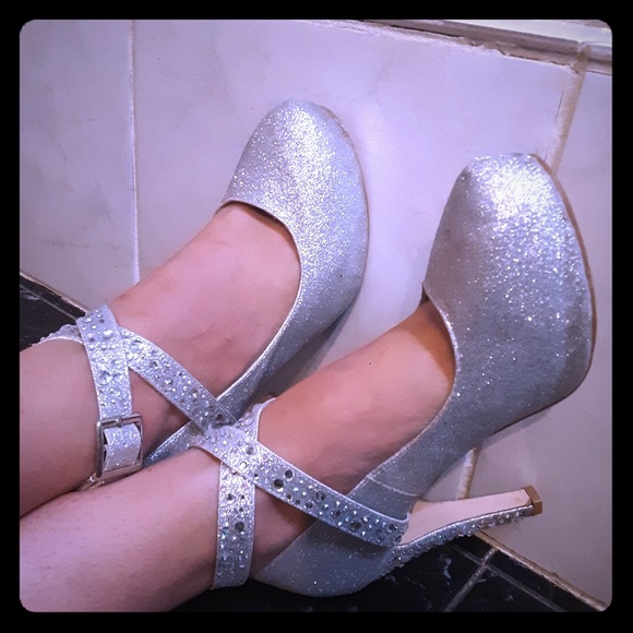 Cinderella strappy silver high heels size 8 - Picture 1 of 4